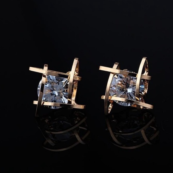 NEW Gold 3D Solitaire Caged Diamond Stud Earrings - Picture 5 of 9